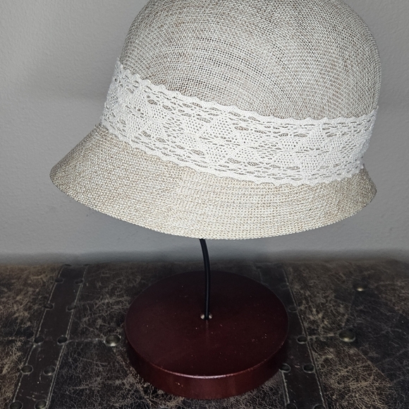 Angela & William hat - Picture 3 of 6